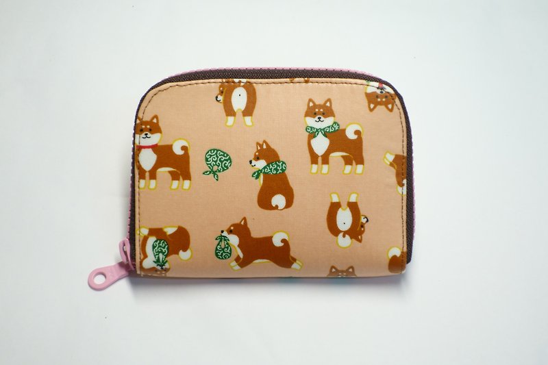 玩布手作。日本柴犬(粉橘) 防水布 短夹 皮夹 钱包 零钱包 - 皮夹/钱包 - 防水材质 橘色