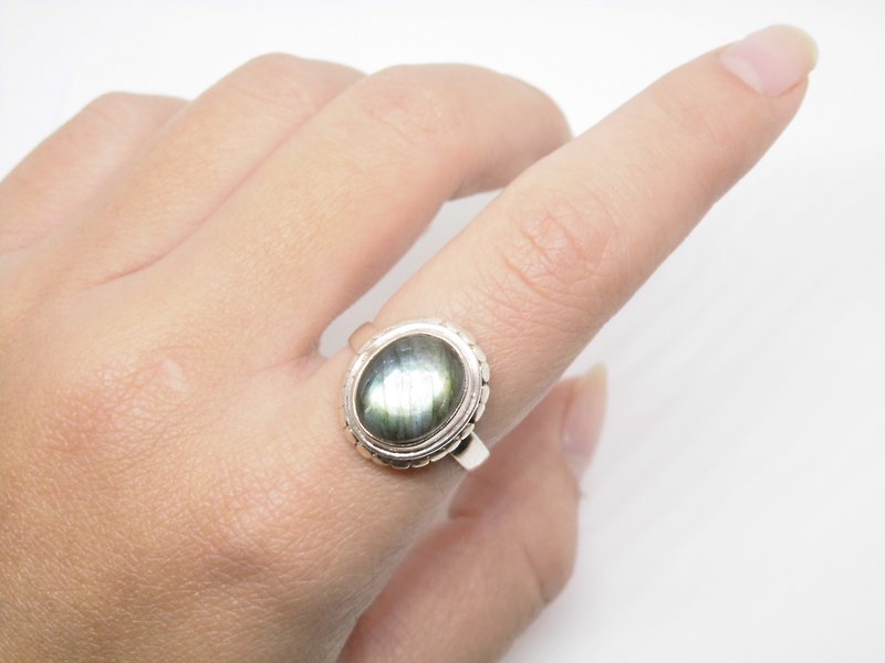 拉长石纯银简约戒指 尼泊尔手工镶嵌 情人礼物 生日礼物 - 戒指 - 宝石 银色