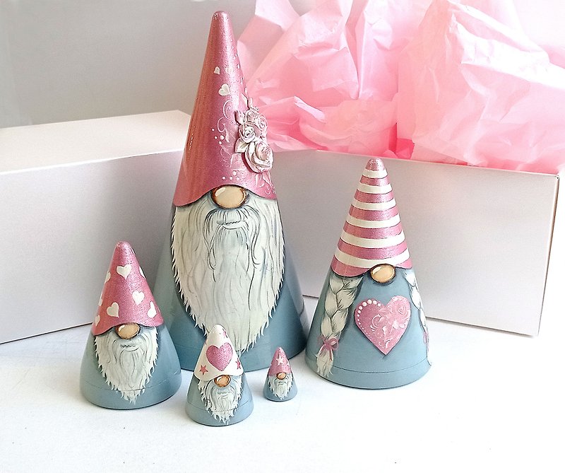 Gnomes Rose Gold Matryoshka Doll for Children - 摆饰 - 木头 粉红色