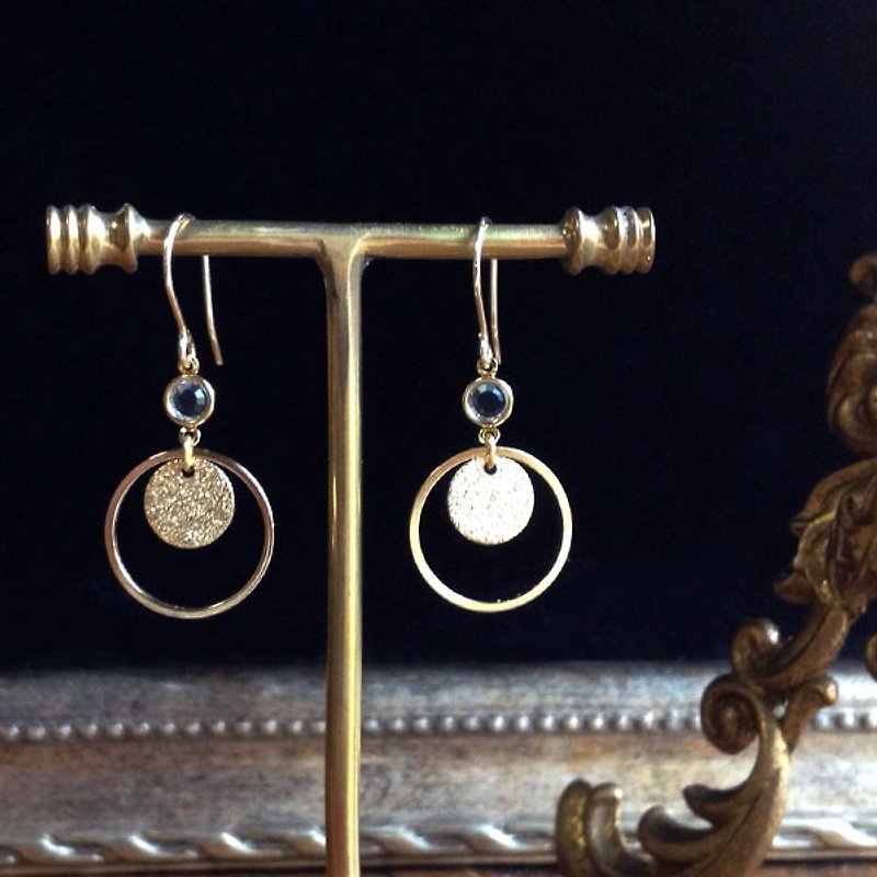 14 kgf vintage Swarovski and circle plate earrings耳針 - 耳环/耳夹 - 其他金属 金色