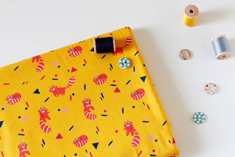 Cotton poplin fabric - Twist and Panda, yellow - Quirky Animals collection - 编织/刺绣/羊毛毡/裁缝 - 棉．麻 多色