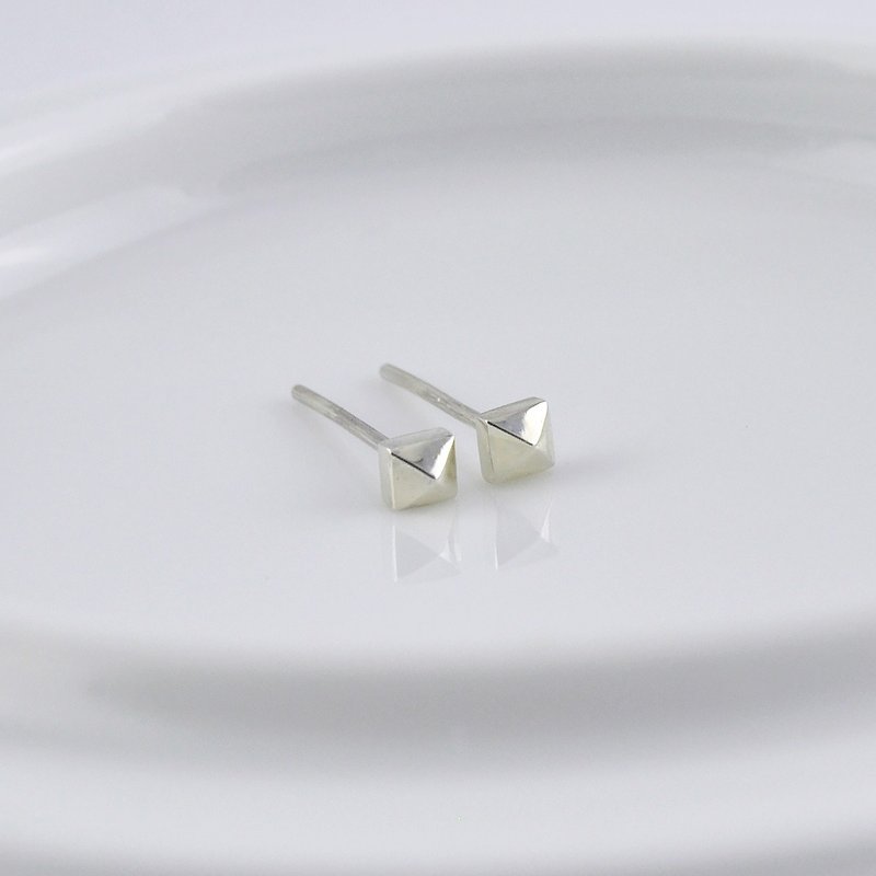 方形铆钉耳环 925纯银 - 耳环/耳夹 - 纯银 银色