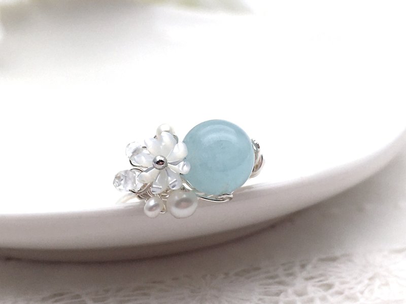 Maries garden - アクアマリンと白蝶貝のワイヤーリング - 戒指 - 宝石 蓝色