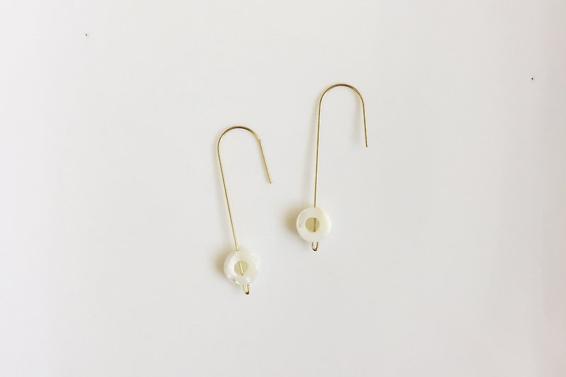 黄铜贝壳极简系耳环 - 耳环/耳夹 - 宝石 白色