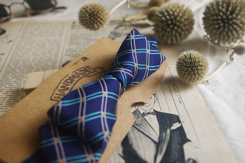 Papa's Bow Tie- 古董布花领带改制手工领结-日常蓝-窄版 - 领带/领带夹 - 丝．绢 蓝色