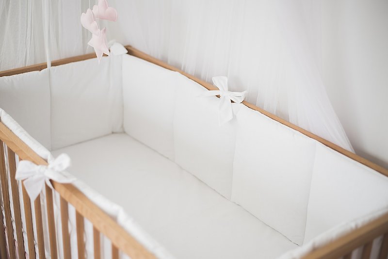 White baby nursery crib bumpers - 婴儿床上用品 - 棉．麻 白色