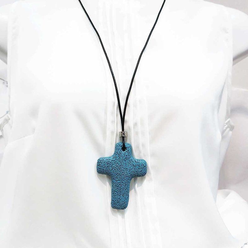 蓝色香氛石大十字架项链 75cm天然皮绳项链 链长可调 信仰项链 - 长链 - 真皮 蓝色
