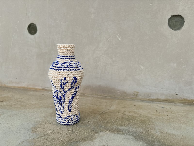 萱草高梅瓶  青花瓷风 手织花器 - 花瓶/陶器 - 棉．麻 白色