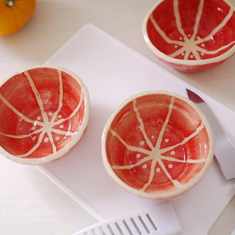 果物小鉢【ピンクグレープフルーツ】 /small bowl  of fruits【pink grapefruit】 - 浅碟/小碟子 - 陶 红色
