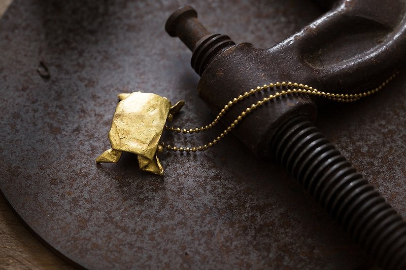 Origamini 小折学 黄铜 蟹项链 Brass Crab Necklace - 项链 - 铜/黄铜 金色