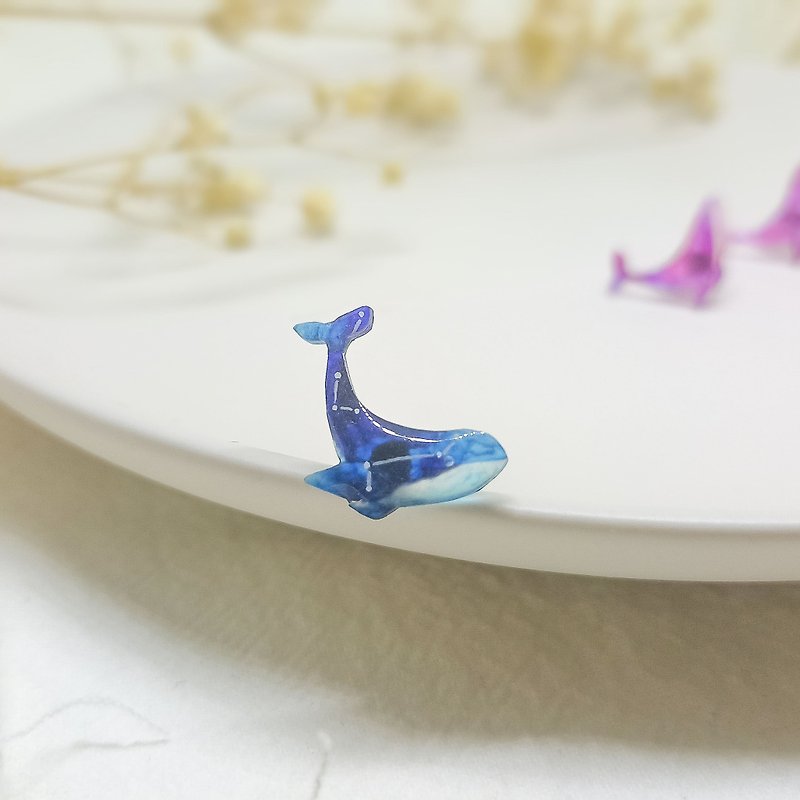 宇宙鲸鱼耳针 - 耳环/耳夹 - 树脂 蓝色