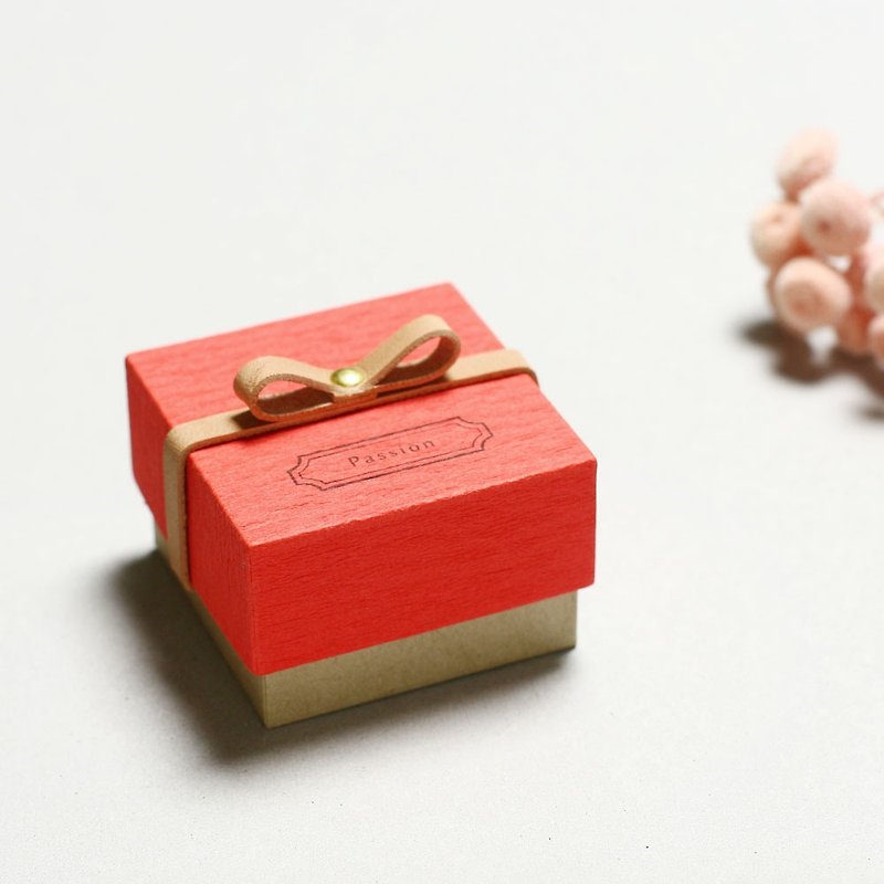 Passion // Red ) Giftbox Leather ribbon 気持ちを伝える小さな箱 - 包装材料 - 纸 红色