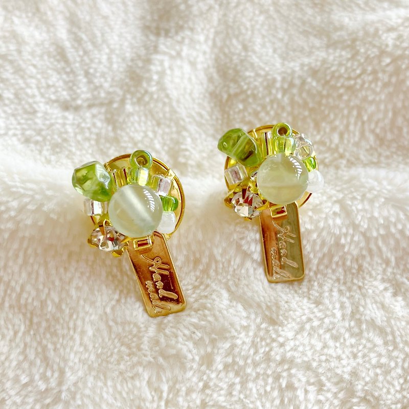 繁花。葡萄石 橄榄石 天然石 贴耳耳环 耳针 手作耳环 婚礼饰品 - 耳环/耳夹 - 水晶 绿色