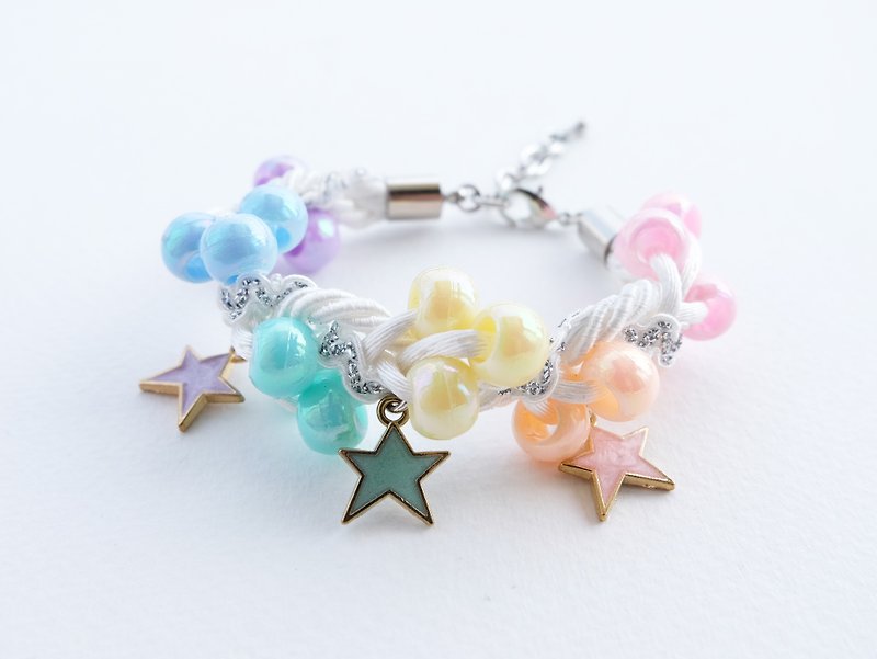 White bracelet with colorful pastel beads and pastel star charms  - 手链/手环 - 其他材质 多色