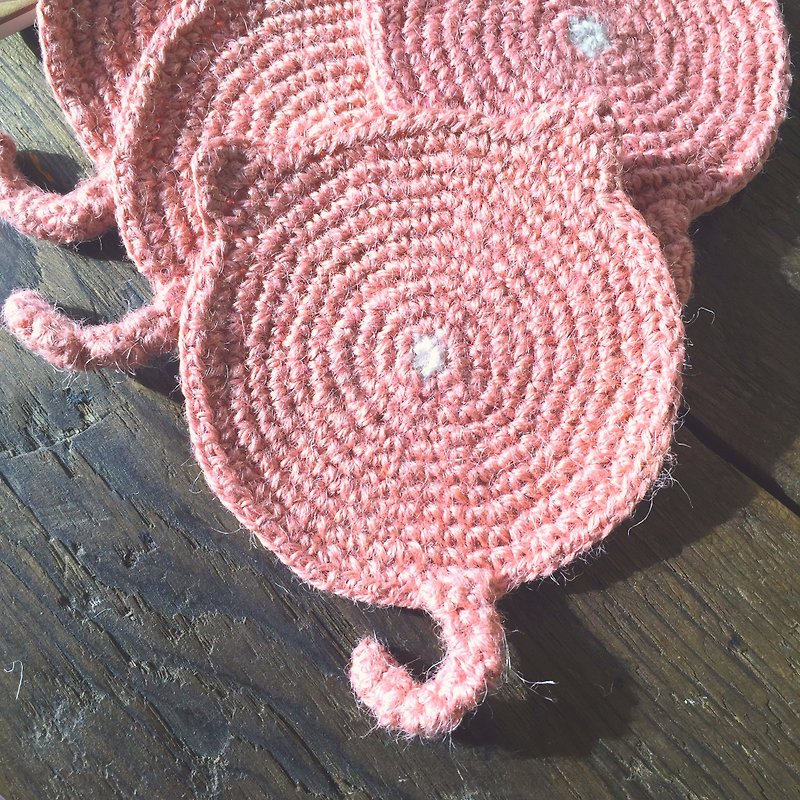 找回最初的感动编织猫咪背影杯垫  粉色单片 - 杯垫 - 棉．麻 粉红色