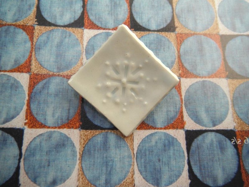 雪模様のbroach  スクエア - 胸针 - 陶 白色