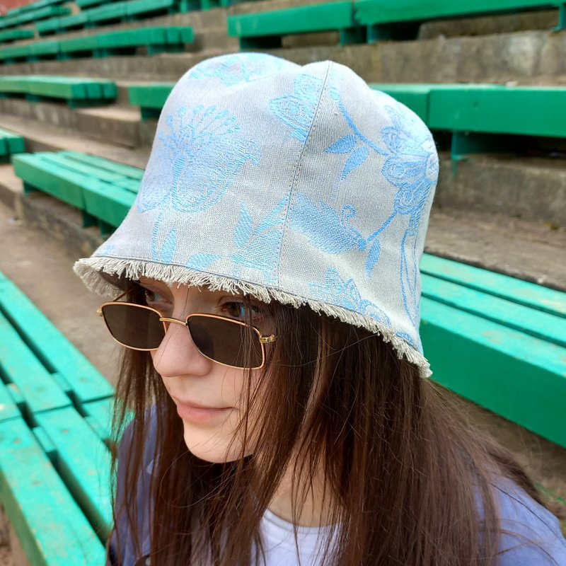 Flowered linen bell hat. Summer linen bucket hat. Beige blue panama hat tulip. - 帽子 - 亚麻 多色