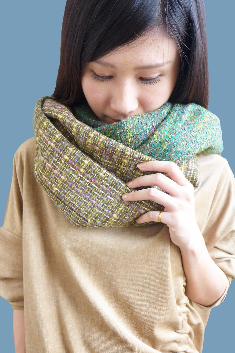 冬天好朋友-麻花卷毛料造型拼接围巾 - 丝巾 - 羊毛 多色