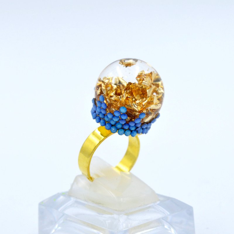TIMBEE LO  金箔玻璃球戒指 施华洛幻彩水晶装饰设计 魔法球 - 戒指 - 玻璃 金色