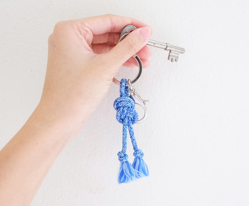 Infinity knot rope in blue keychain - 钥匙链/钥匙包 - 其他材质 蓝色