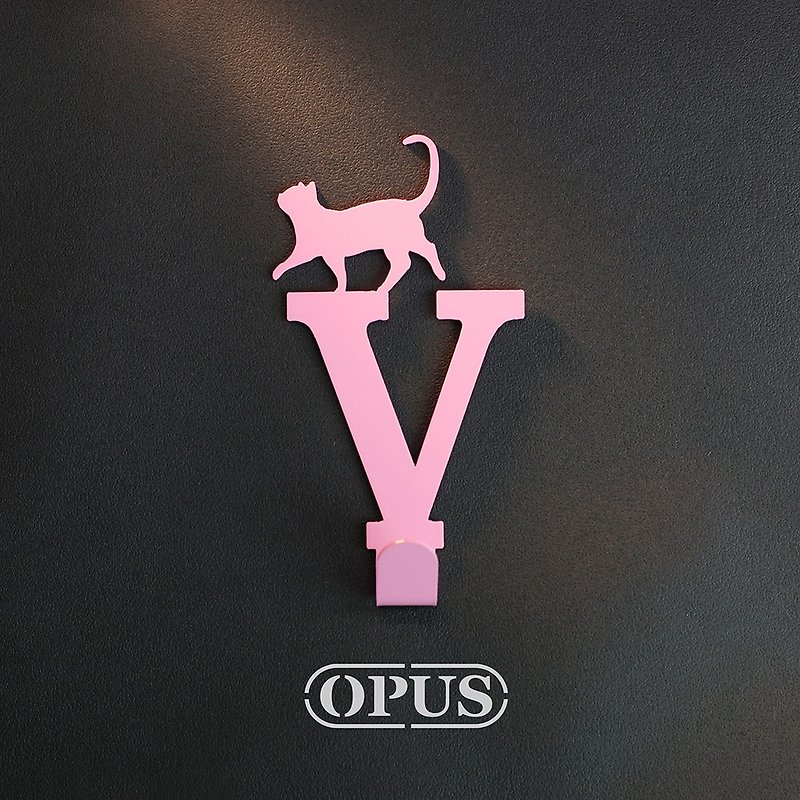 【OPUS东齐金工】当猫咪遇上字母V -挂勾(粉红)造型挂钩/婚礼小物 - 衣架/挂勾 - 其他金属 粉红色