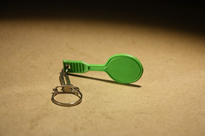 购自荷兰 20 世纪中后期老件 早期木头制网球拍造型 古董钥匙圈 - 钥匙链/钥匙包 - 塑料 绿色