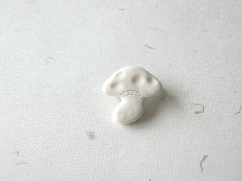 石下 / 纯白色 磨菇 菇箘 植物 白瓷 陶瓷扣针 胸针 别针 - 胸针 - 瓷 白色