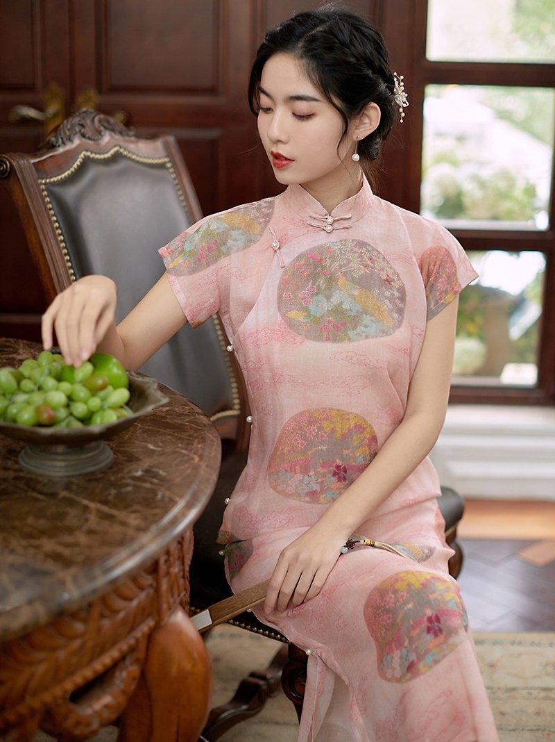 藕粉色 霓裳 苧麻印花氣質開襟盤扣旗袍 復古改良新中式國風洋裝 - 旗袍 - 棉．麻 粉红色