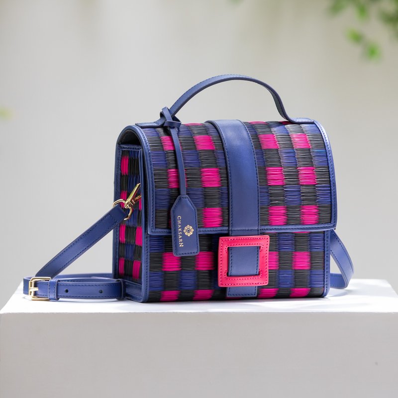 Woven Straw Summer Crossbody Bag with Blue and Pink Color - 手提包/手提袋 - 真皮 蓝色