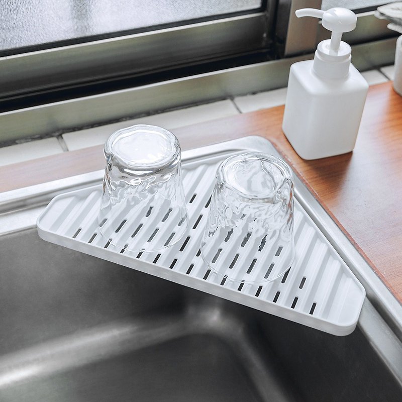 日本小久保KOKUBO 日本制三角型水槽转角用沥水架 - 厨房用具 - 塑料 白色