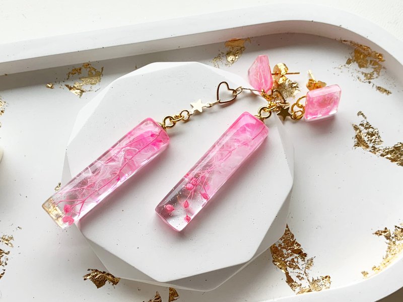 Resin earrings, Dangle drop epoxy resin earrings with pink pressed flowers - 耳环/耳夹 - 树脂 粉红色