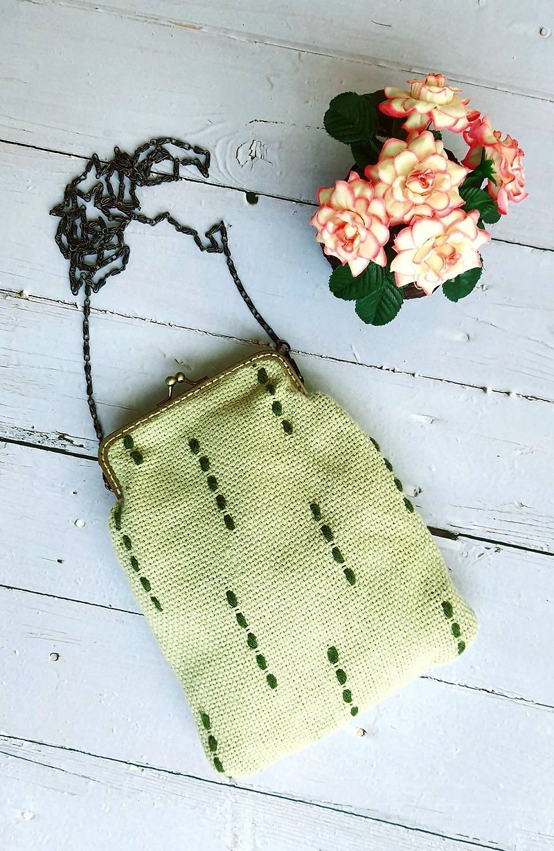 Handmade Clap on ฺBag, Weaving fabric with Chain strap size 1ุ6x19x5c.m. - 手提包/手提袋 - 棉．麻 