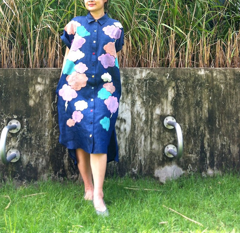 【夏日新品】香港设计自家品牌不死猫手绘云彩牛仔蓝长恤衫裙 - 洋装/连衣裙 - 棉．麻 蓝色