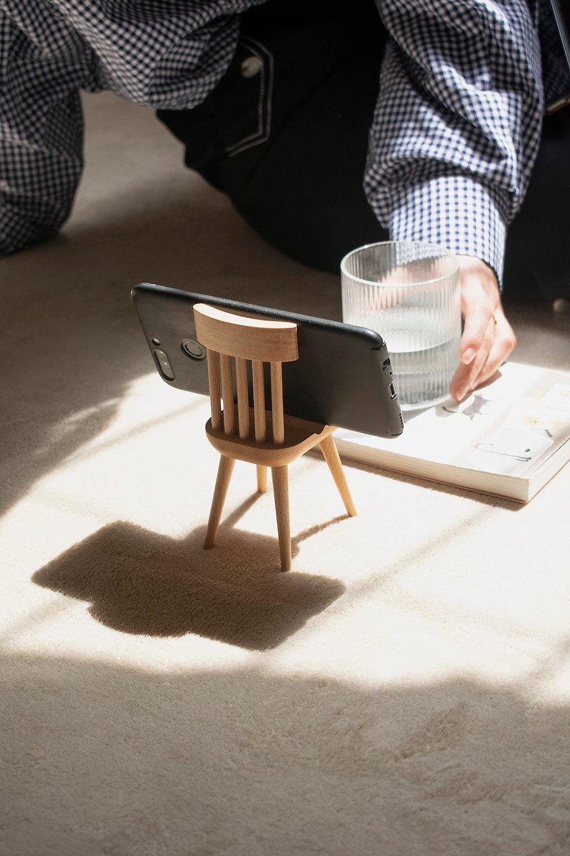 山舍丨余闲椅子手机支架 实木可调节角度 创意礼物桌面摆件支撑架 - 其他 - 木头 