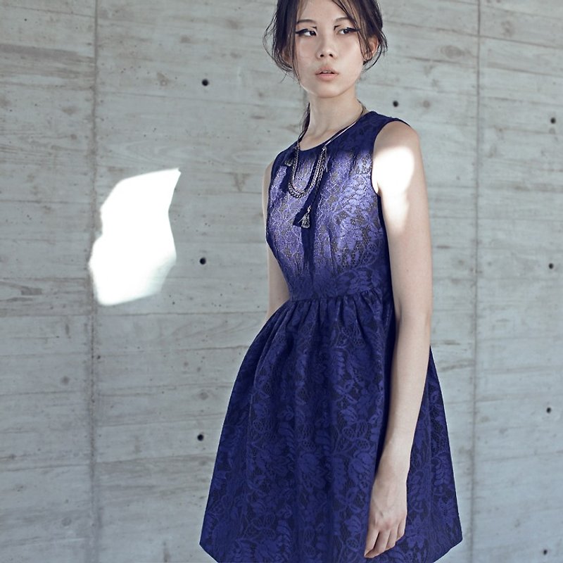 法国蕾丝收腰洋装【CONTRAST卡偌诗】 - 洋装/连衣裙 - 聚酯纤维 蓝色