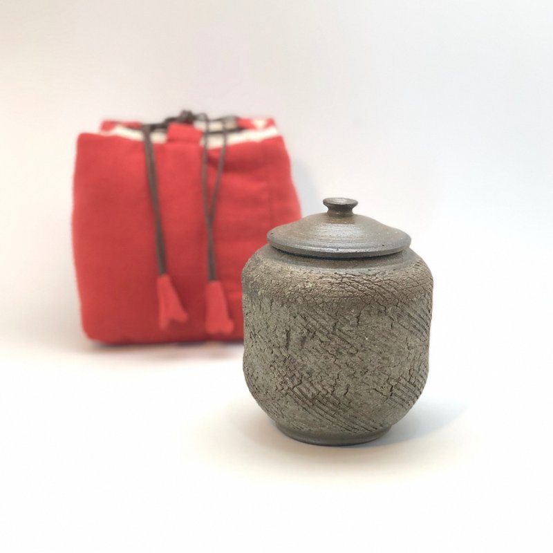 手作柴烧篦纹茶仓/烧盖罐 /陶罐/茶叶罐-附赠厚棉布包 - 茶具/茶杯 - 陶 咖啡色
