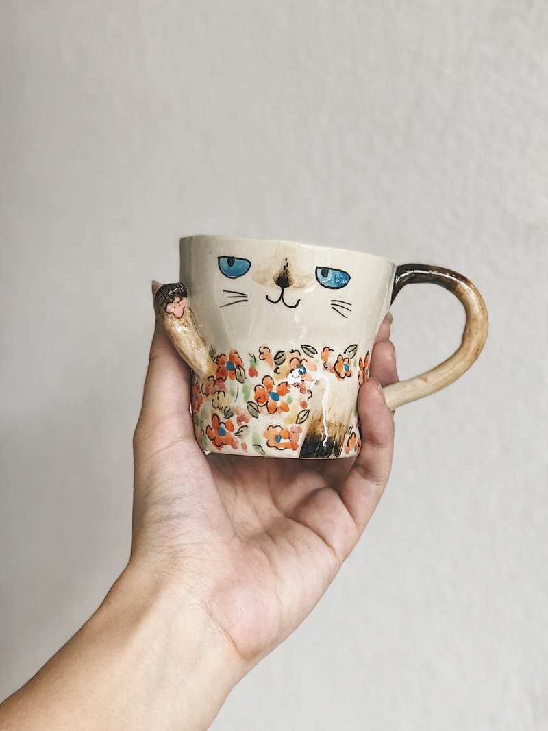 Miss cat Songkran mug in flower dress - 杯子 - 陶 多色