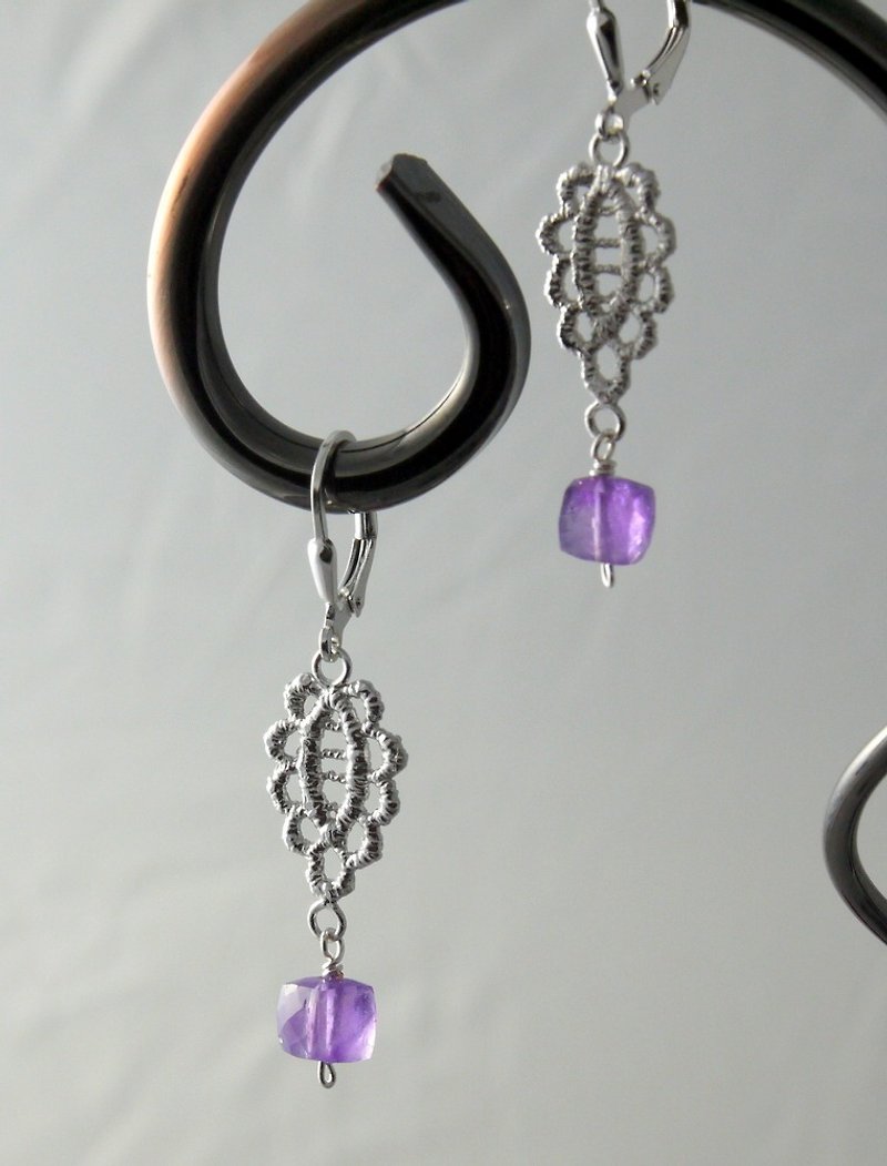 纯银蕾丝造型 天然紫水晶 法式纯银耳勾 Silver Earring - 耳环/耳夹 - 宝石 紫色