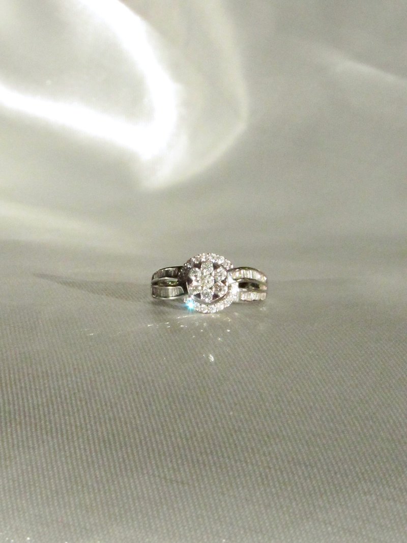 18K 白金天然长方形和圆形钻石花簇戒指 - 戒指 - 钻石 透明