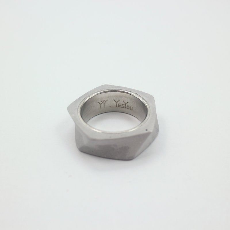 【印象】扭转造型水泥不锈钢简约戒指(原色) - 戒指 - 水泥 灰色