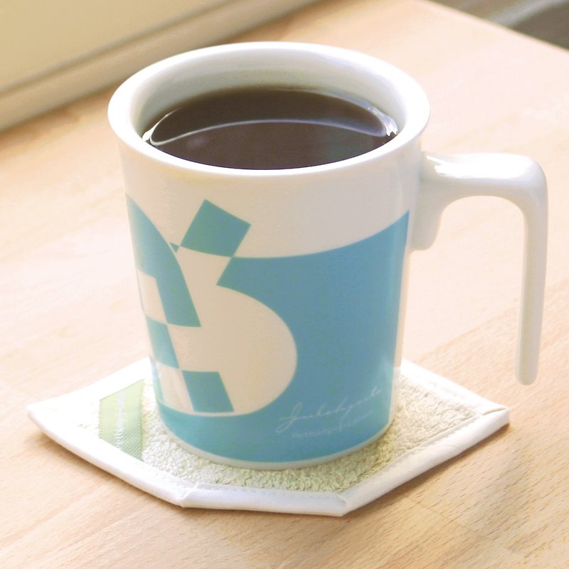 【办公桌必备】丹麦枞之心-亲亲马克杯+纯棉吸水杯垫 礼盒/可加盖 - 咖啡杯/马克杯 - 瓷 蓝色