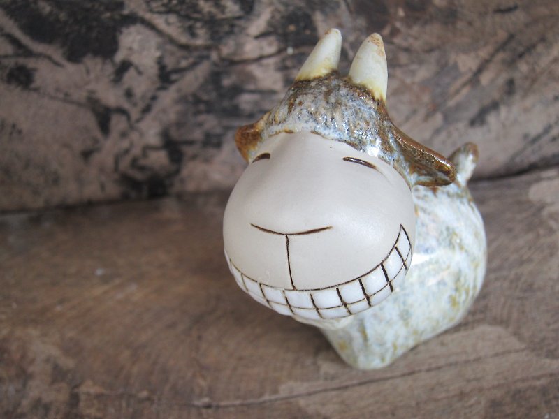 Smiling Goat, Super Cute Goat - 花瓶/陶器 - 陶 