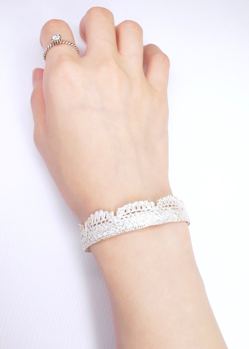 《二毛银》纯银蕾丝手环（女生款） - 手链/手环 - 其他金属 