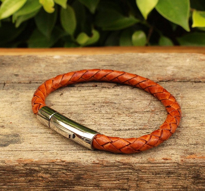 Simple Braided Bracelet (6 mm.) - Genuine Cow Leather Bracelet - Tan - 手链/手环 - 真皮 