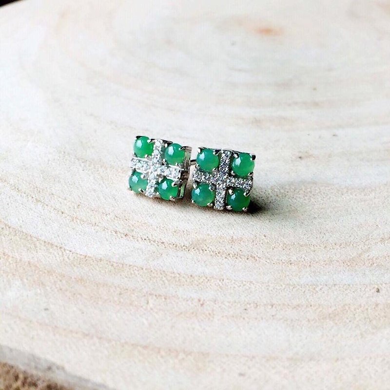 Emerald gift。拈翠-放光冰种苹果绿蛋面耳针 - 耳环/耳夹 - 宝石 银色