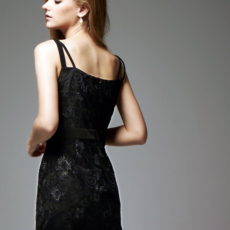 黑色双肩带合身中长版洋装 - 洋装/连衣裙 - 聚酯纤维 黑色