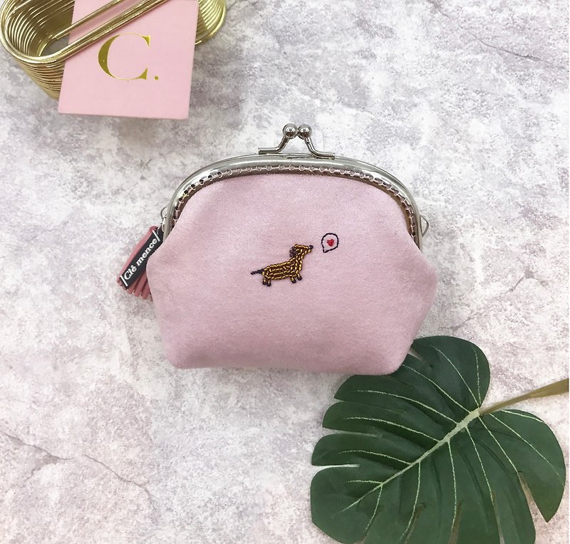 腊肠狗 手绣爱心 缝珠手工限量拱型口金包 －粉红色 - 零钱包 - 聚酯纤维 粉红色