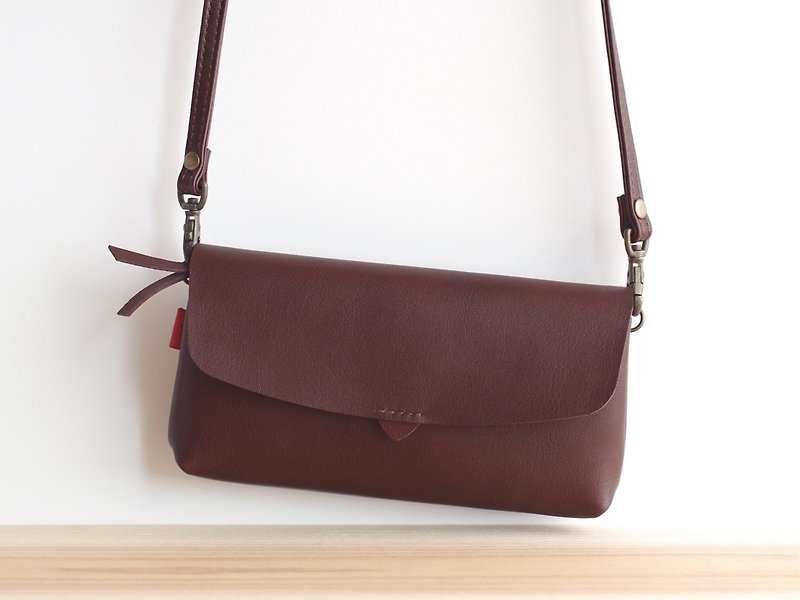 Leather Shoulder Pouch wallet - 侧背包/斜挎包 - 真皮 咖啡色
