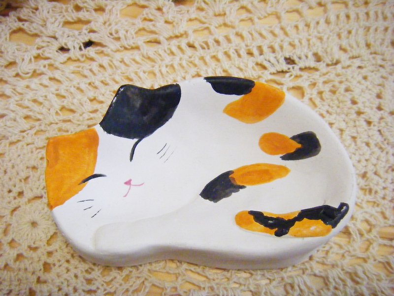 爱漂亮的猫/猫咪造型盘子/饰品收纳/手工彩绘 - 浅碟/小碟子 - 其他材质 多色