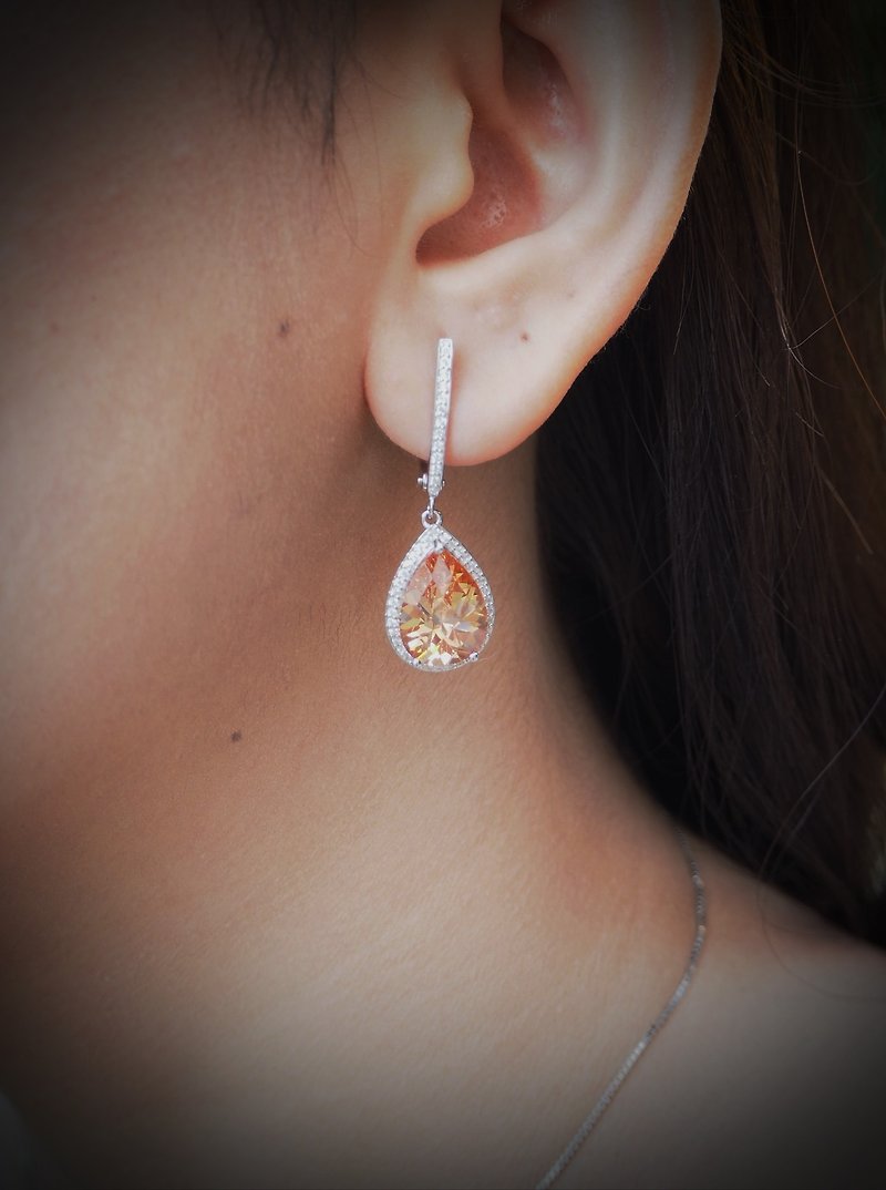 Elegant pear-shape champagne CZ dangle earring - 耳环/耳夹 - 纯银 橘色